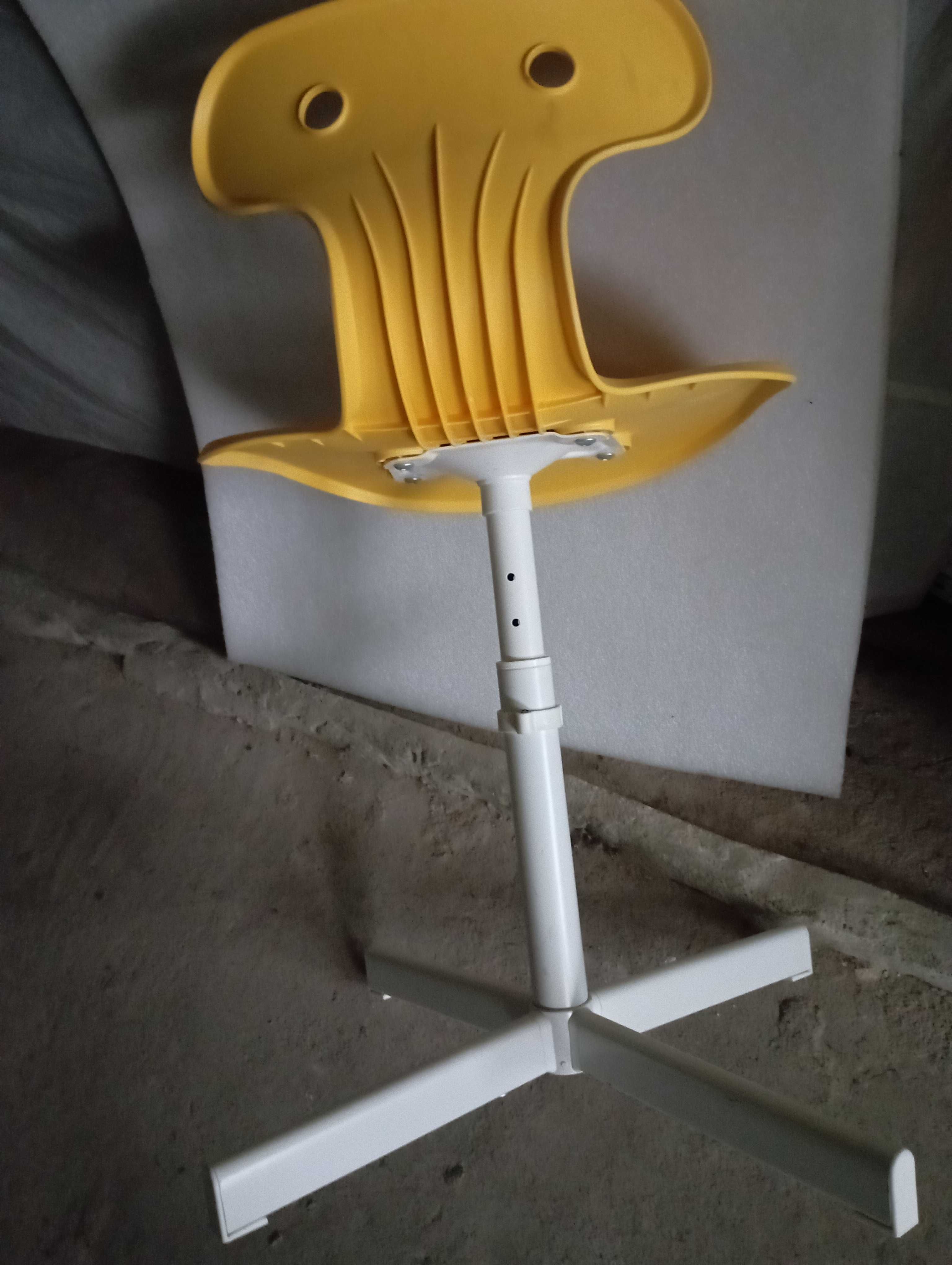 Cadeira usada para mesa de estudo