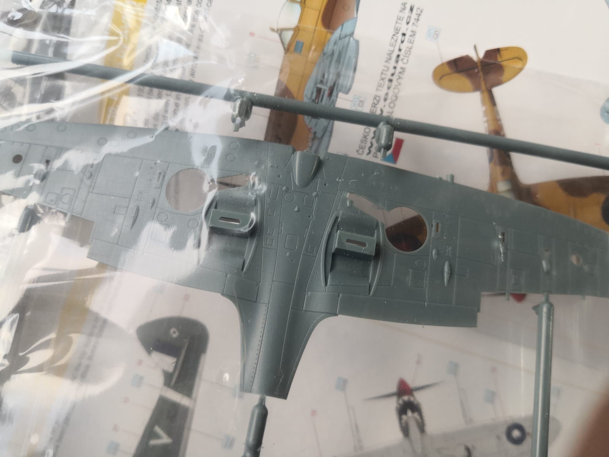 Kit spitfire mk.viii eduard 1/72