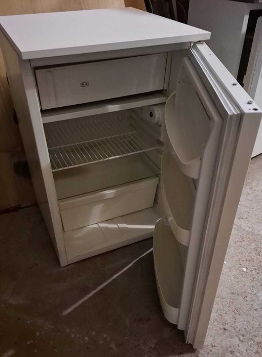 Mini frigorífico a funcionar