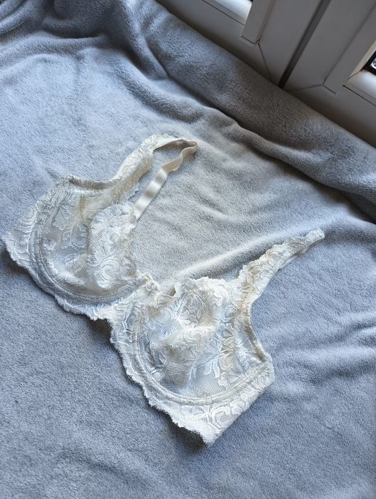 Biustonosz kremowy, stanik koronkowy 85D