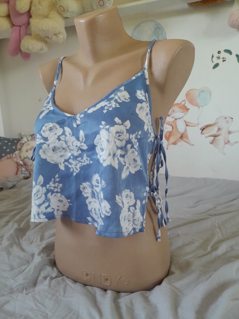 Wiązany crop top niebieski w białe kwiatki S M 36 38