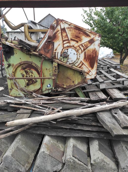 Жатка на комбайн КЗС 3 (ширина 4,1 метри).