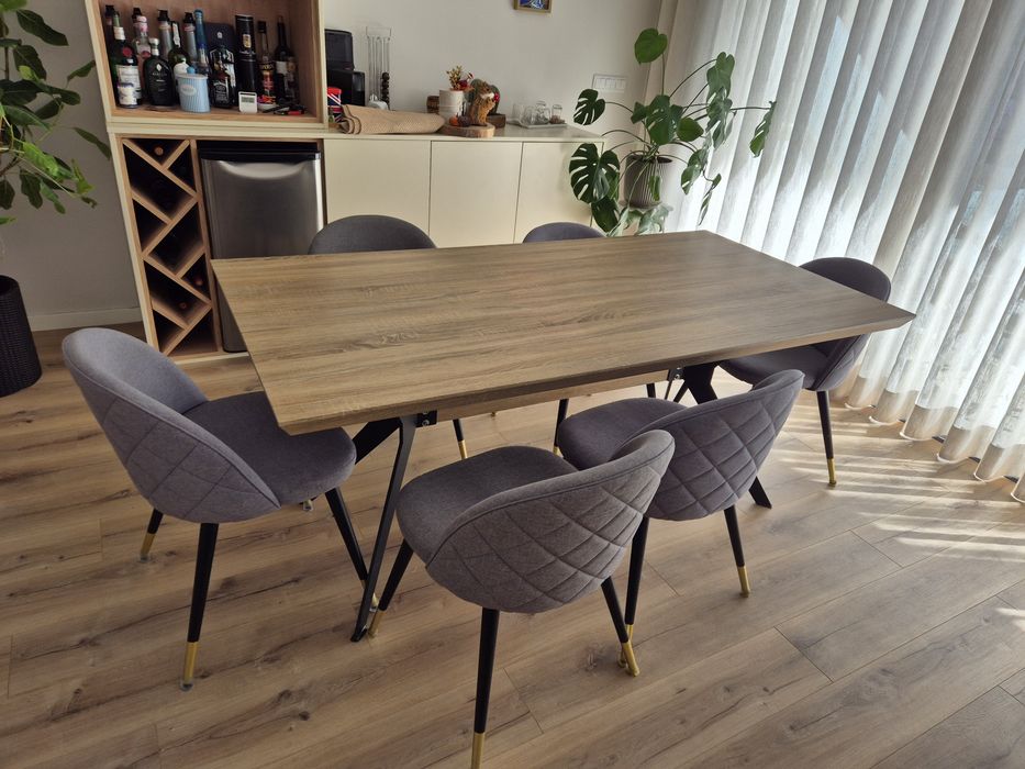 Mesa de jantar e 6 cadeiras