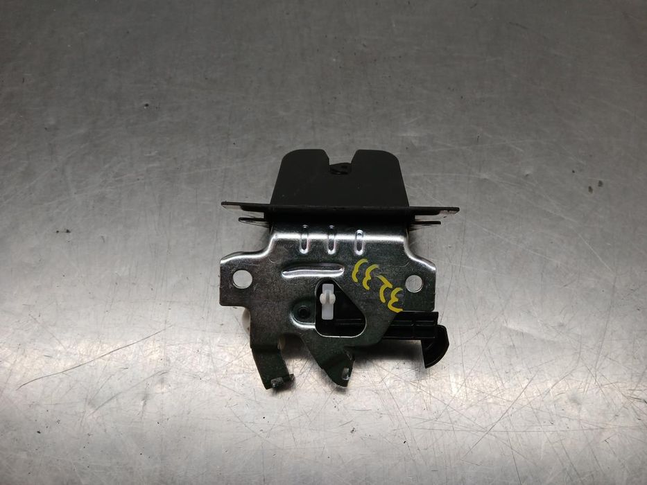 Fechadura / fecho da mala AUDI A3 Sportback (8YA)