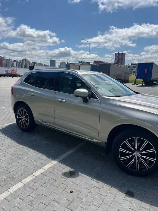 2019 Volvo XC60  2.0 бензин