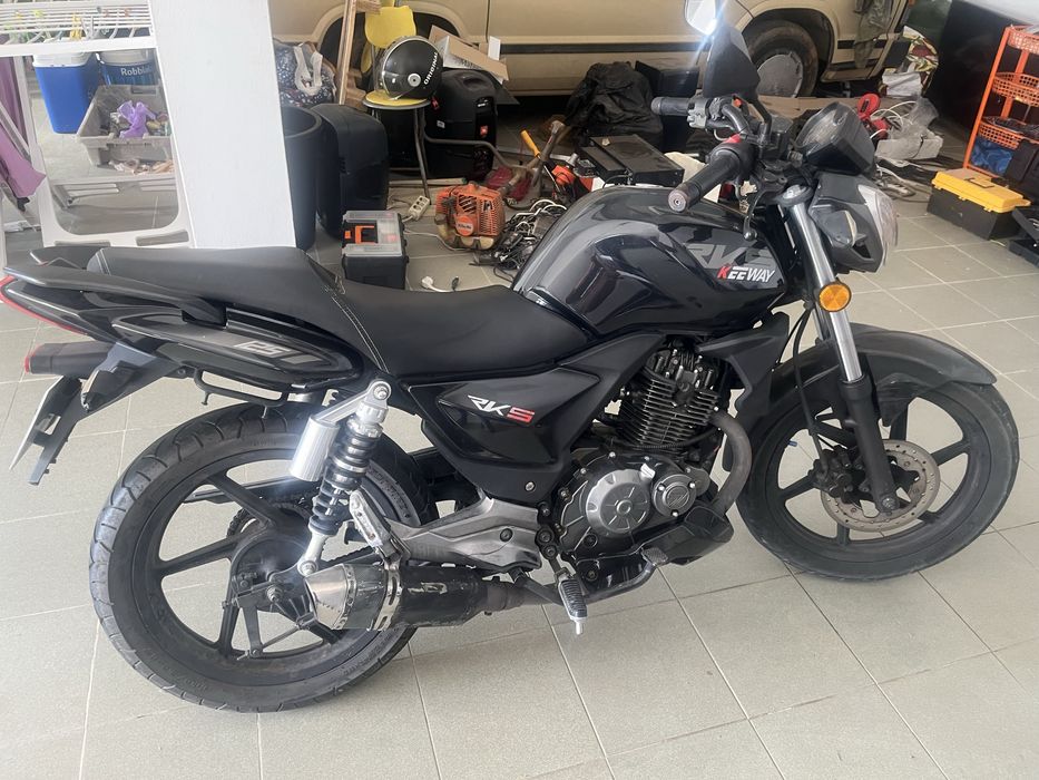 Vento moto 125 keeway em muito bom estado , pneus novos