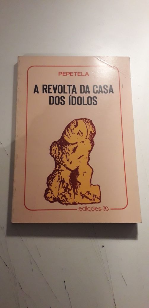 A Revolta da Casa dos Ídolos - Pepetela