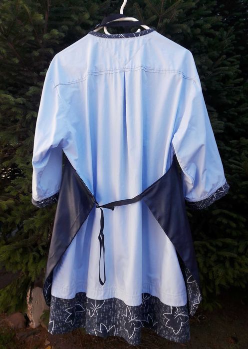 Сукня і фартух! Костюм для роботи в сфері обслуговування!