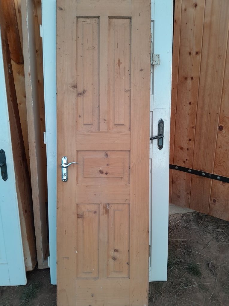 Двері дерев'яні б/в.