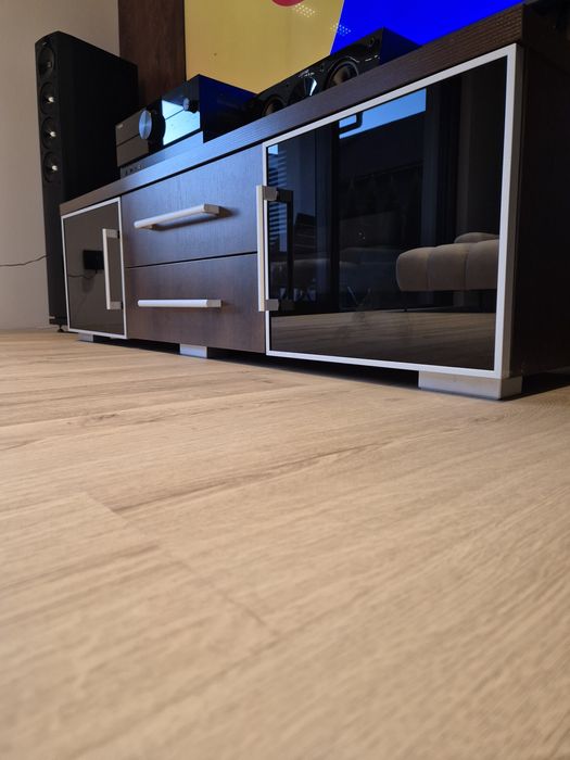 Szafka rtv orzech + czarne szyby