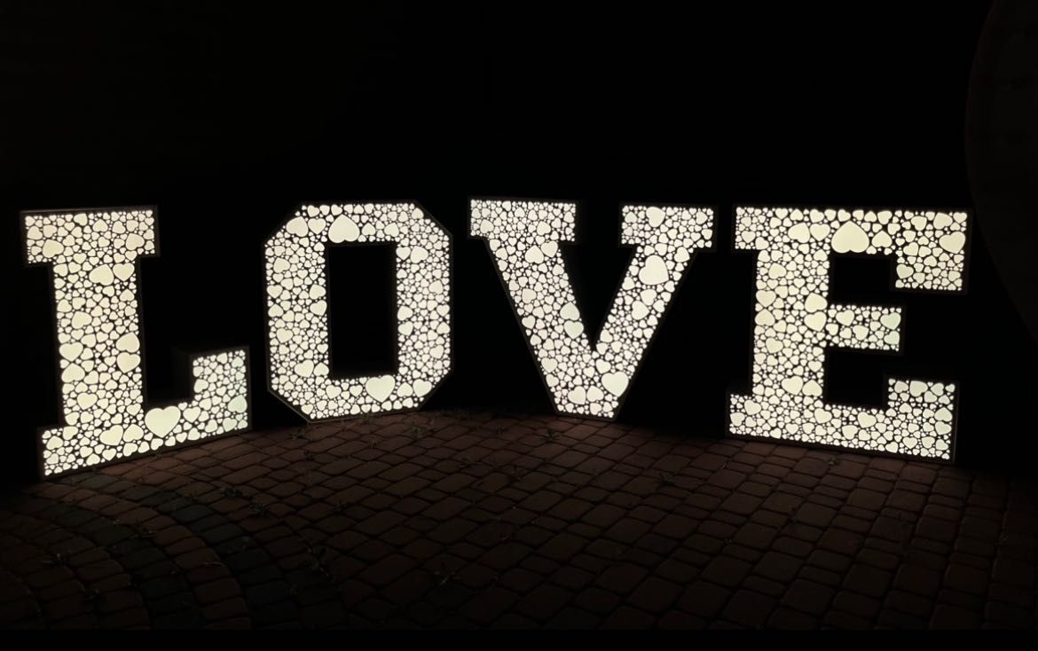 Napis Miłość / Napis Love / Serce/ Ciężki dym / Taniec w chmurach