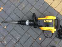 Młot wyburzeniowy do betonu DeWalt wynajem wypożyczalnia SDS
