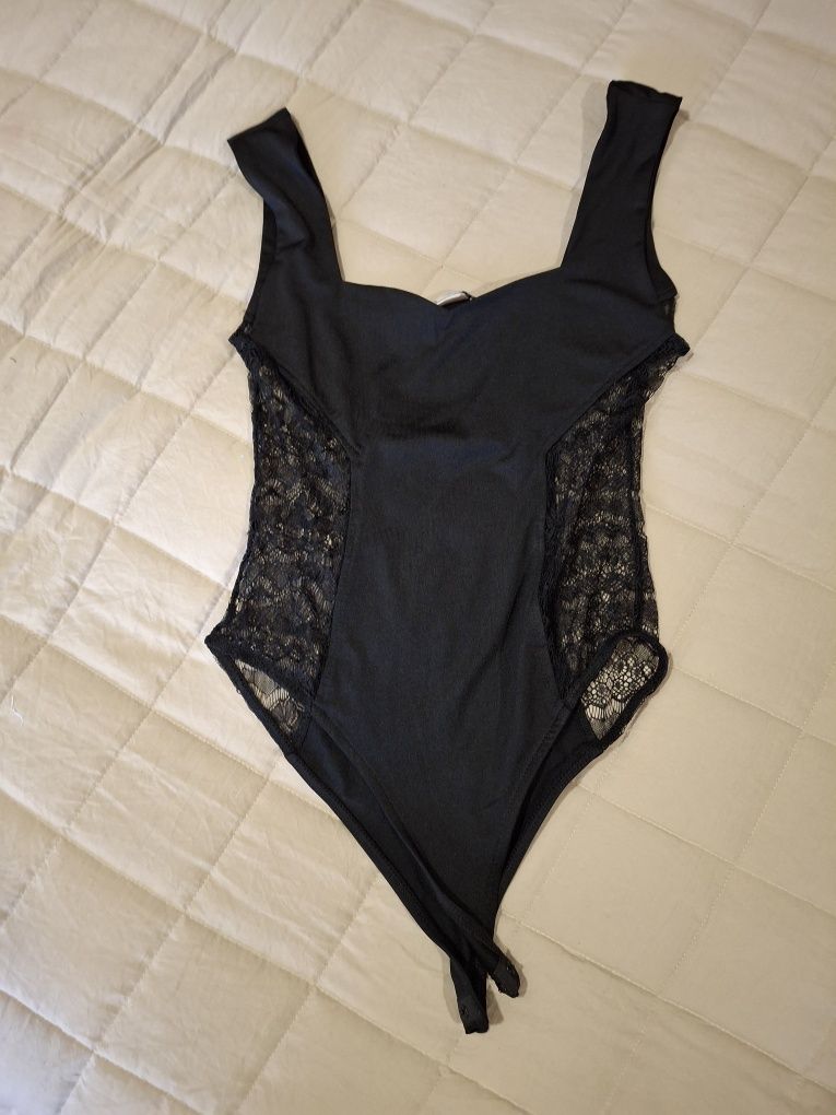 Body preto com renda da  Zara, tam M