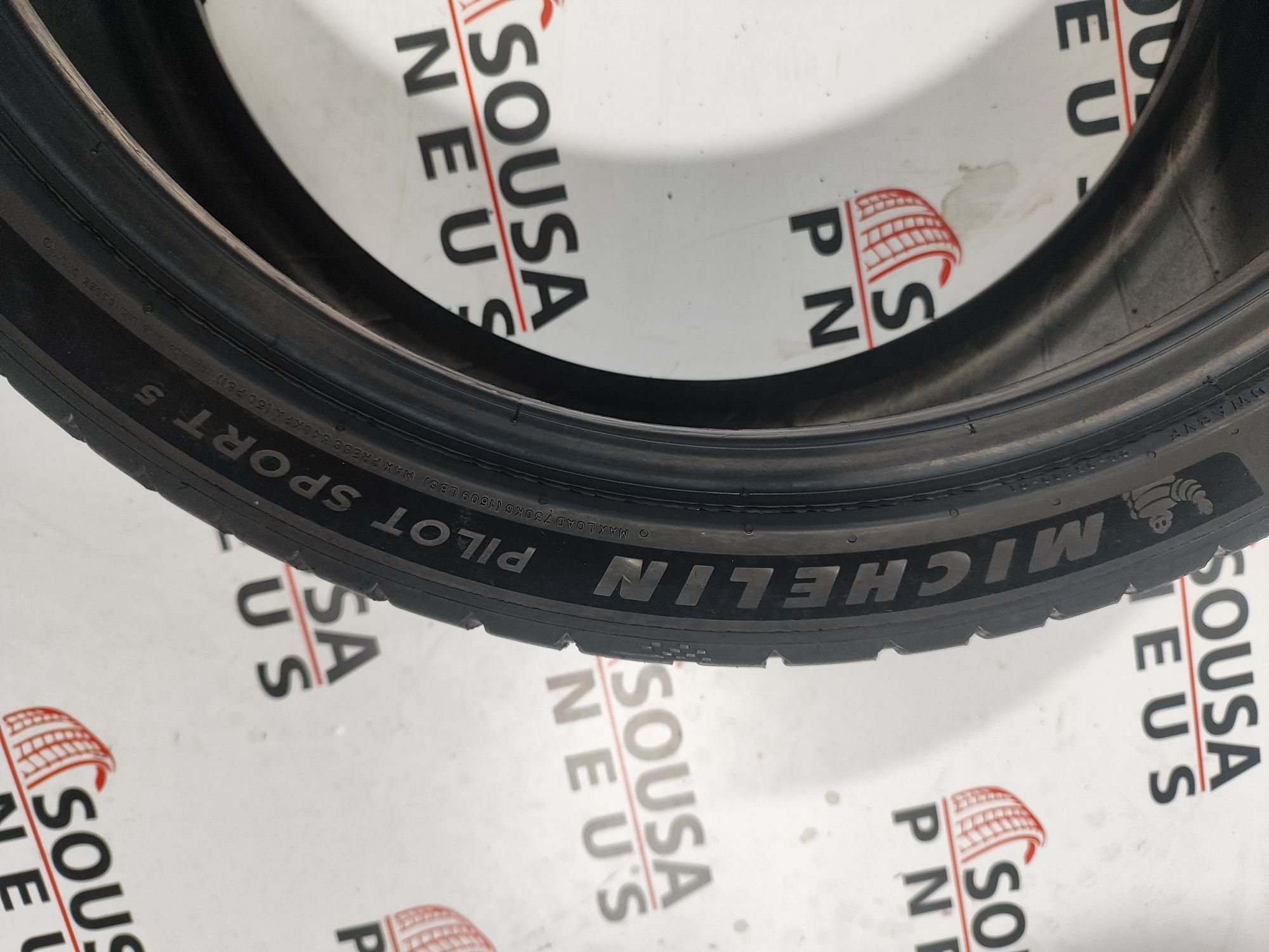 2 pneus semi novos 255-35ZR20 Michelin - Oferta dos portes
