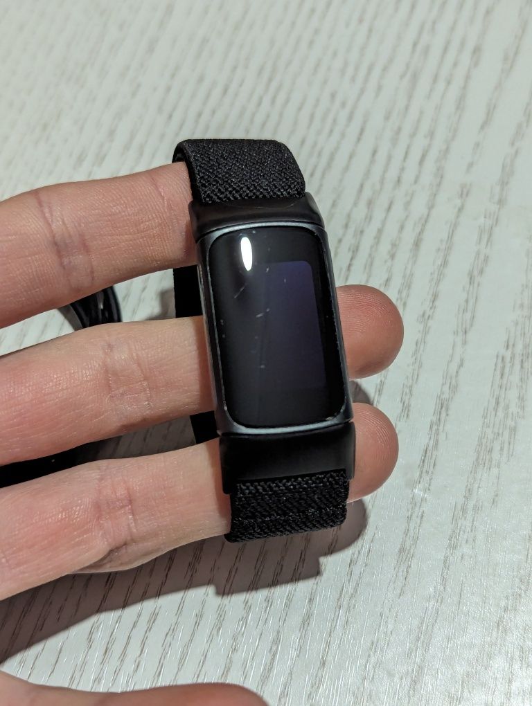 Fitbit charge 5 фітнес браслет