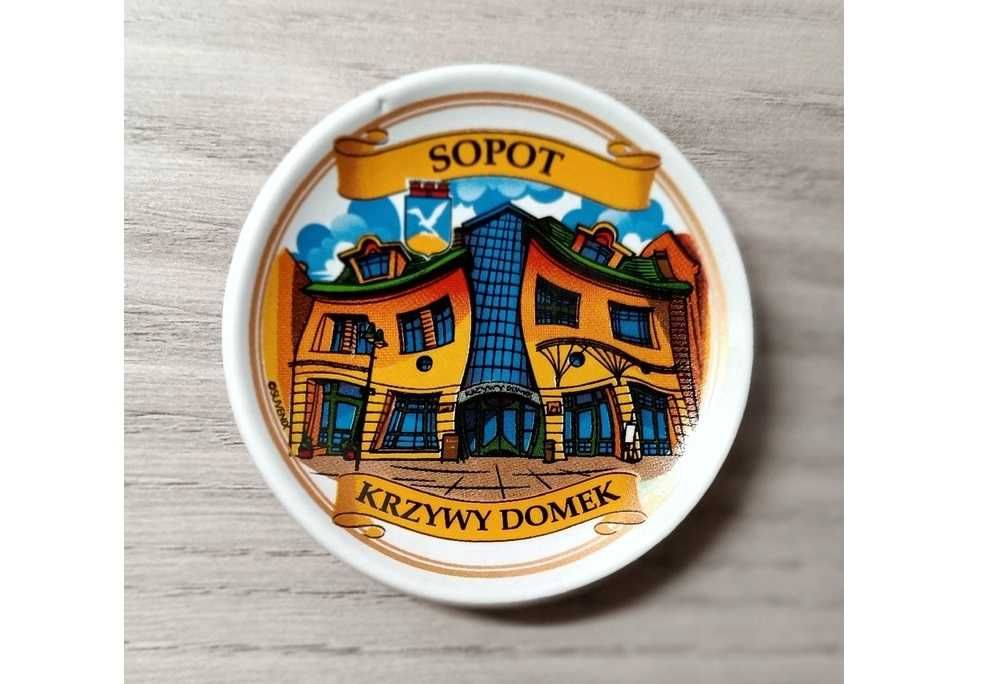 SOPOT KRZYWY DOMEK porcelanowy talerzyk magnes na lodówkę SX55