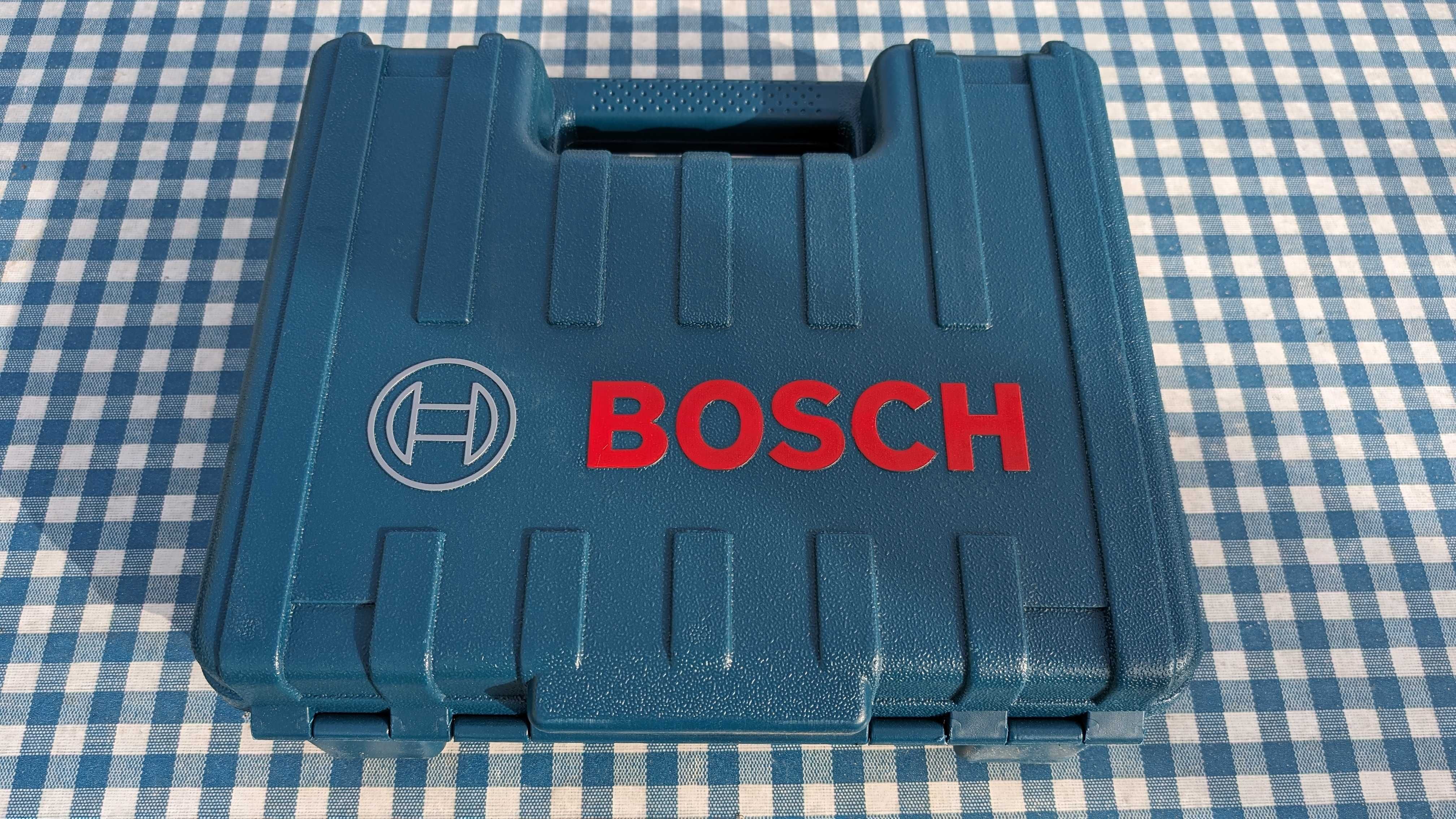 Wyrzynarka 520W GST750 BOSCH + walizka