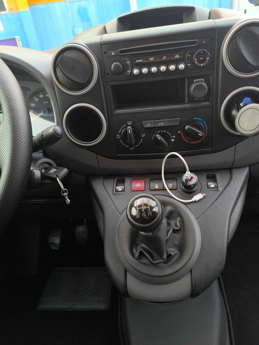 Peugeot Partner 1.6 Hdi 2017 3 Lugares Iva Dedutivel