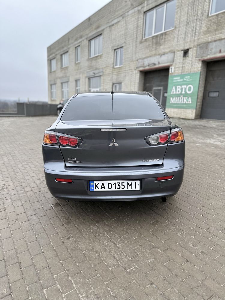 Mitsubishi lancer X 2011 год