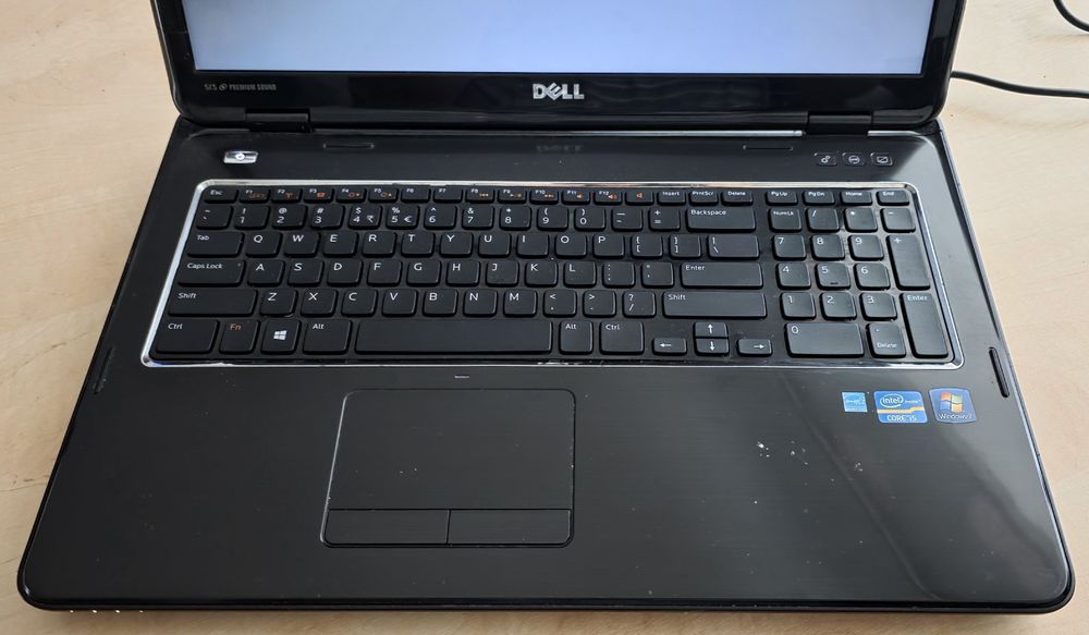 Laptop DEL INSPIRON N7110 _ I5_2.40 GHz_ 500GB HDD