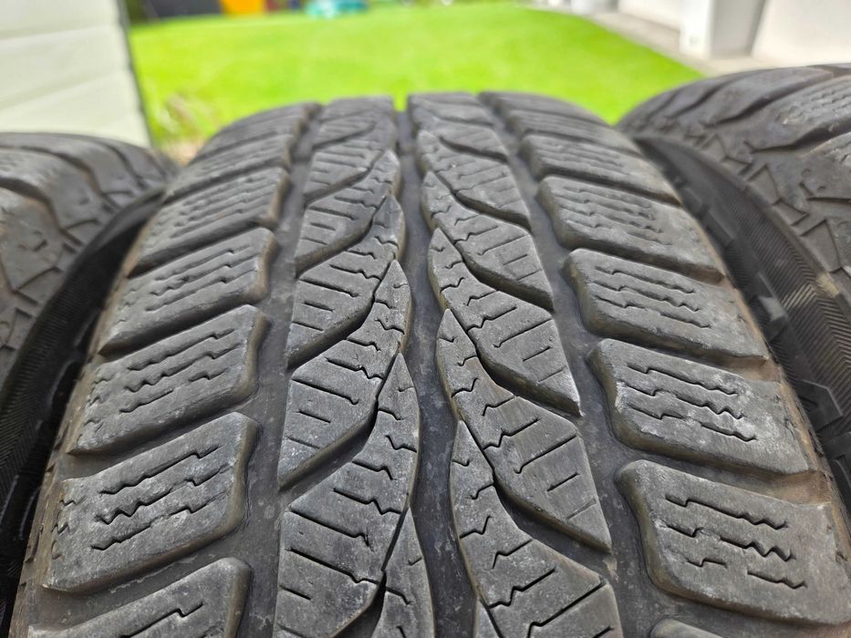 Felgi Stalowe Z Oponami zimowymi Uniroyal 195/65/R15" Citroen C4 4x108