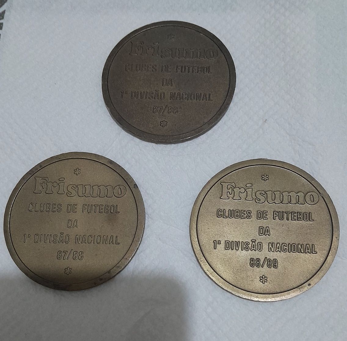 Tres medalhas em bronze