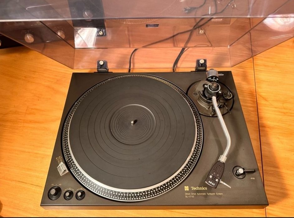 Gramofon Technics SL 1710