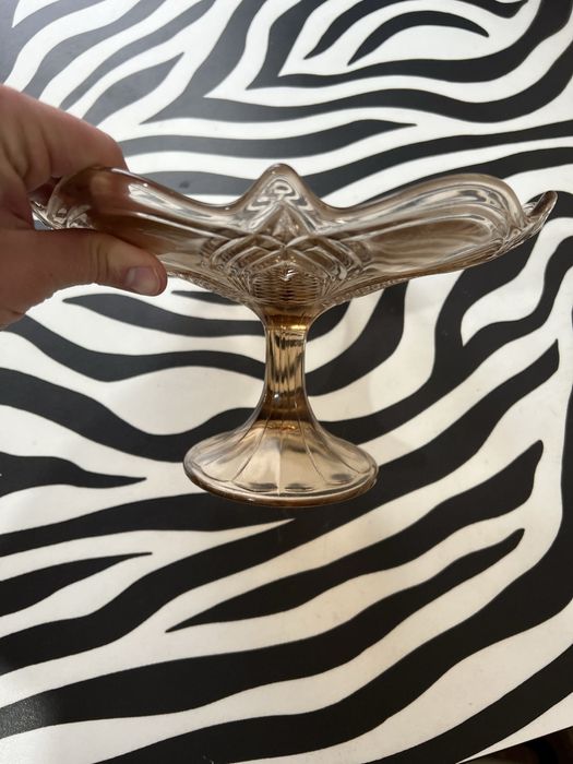 Фруктовниця на ніжці