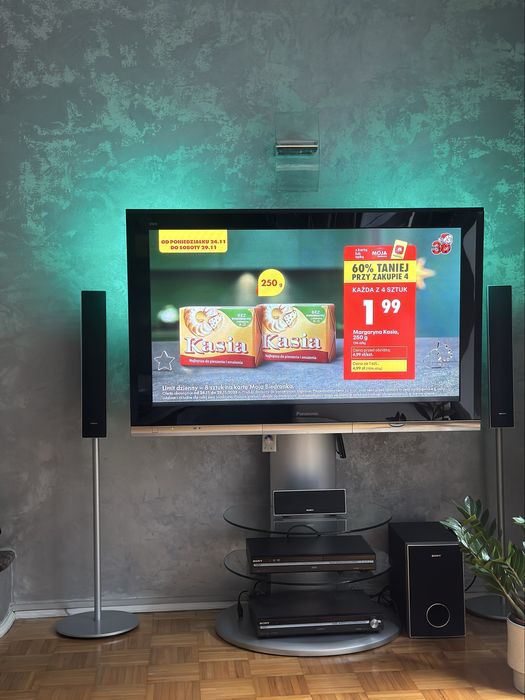 Telewizor 55 cali, stolik i zestaw kina domowego