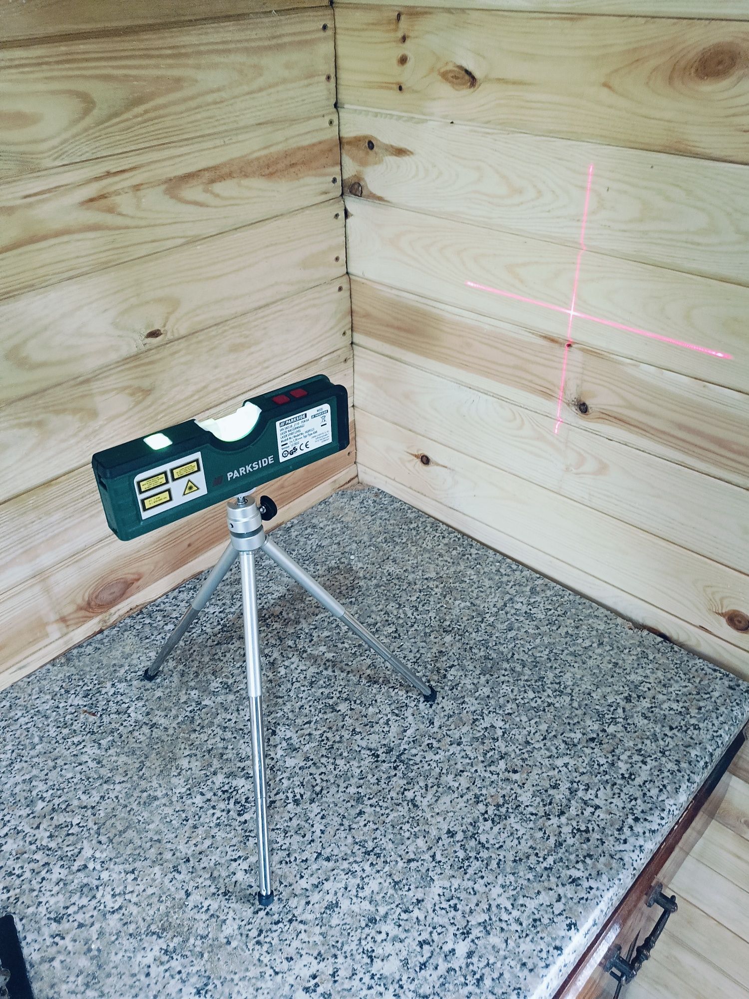 Poziomnica laserowa podświetlana parkside