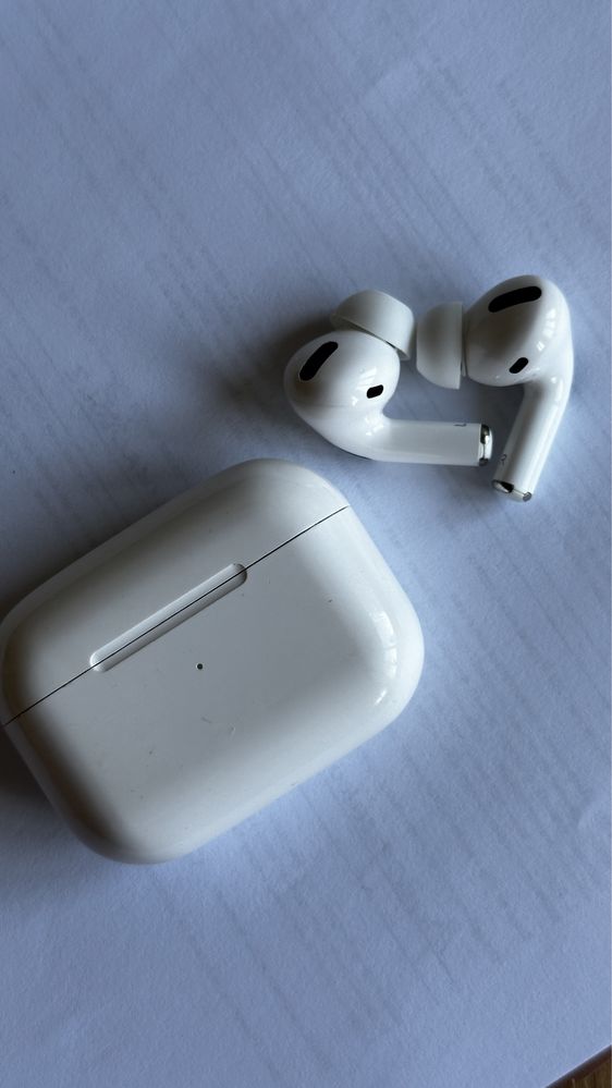 Apple AirPods Pro with MagSafe Charging Case навушники ейрподс