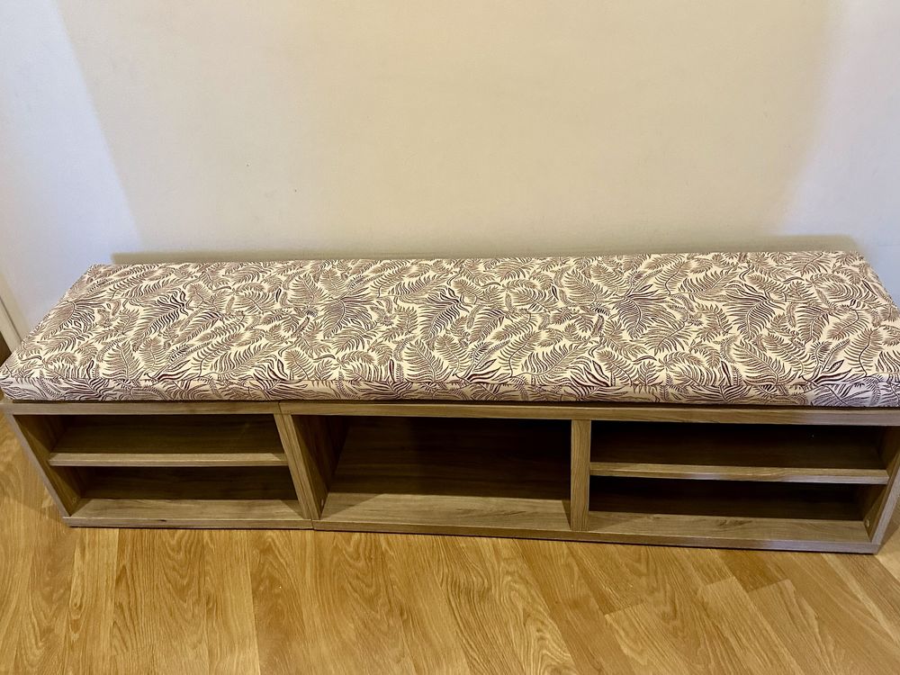 Banqueta Ikea Besta com almofada