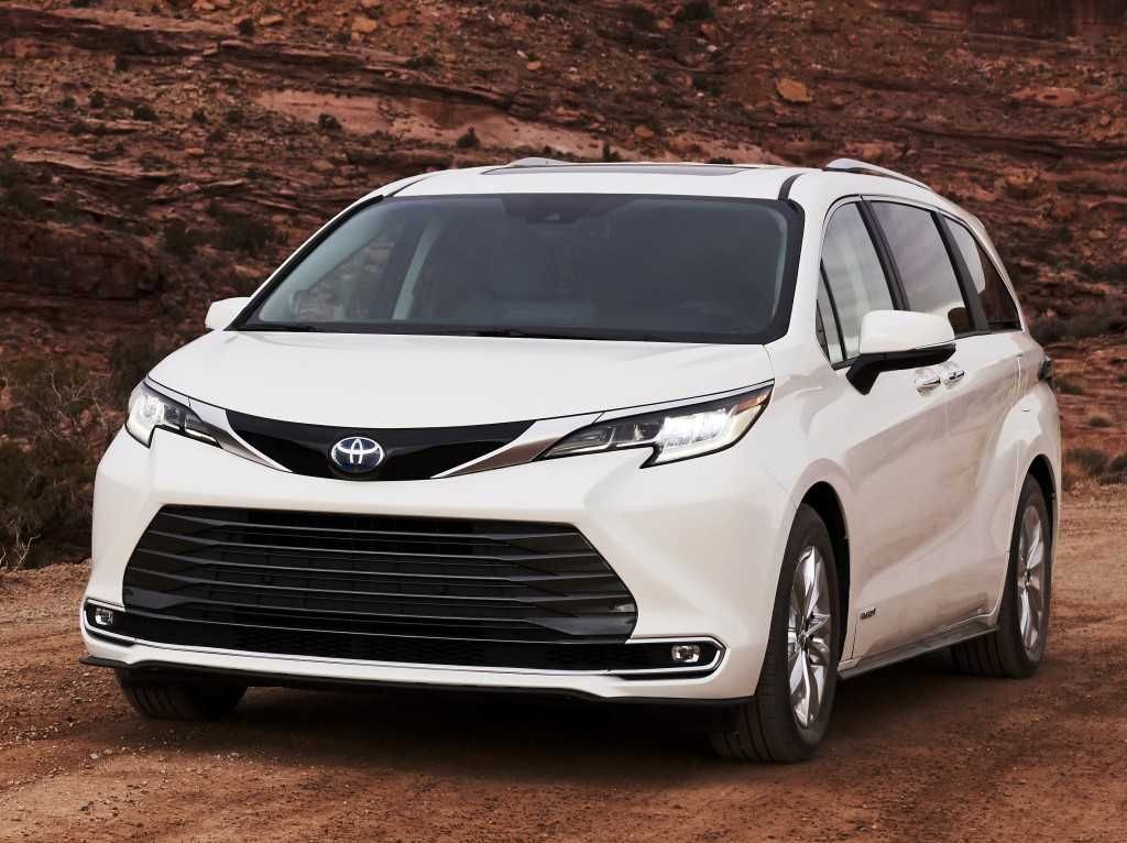 Toyota SIENNA  2020 2021 Решетка бампера черная LE 53102-08050