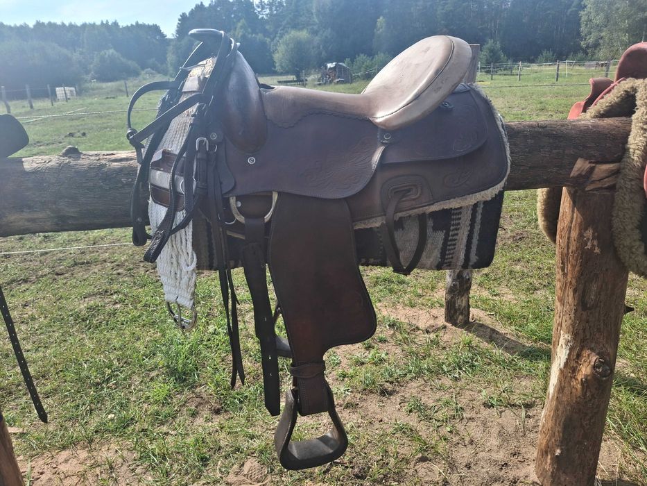 Zestaw western: siodło, popręg, pad, oglowie