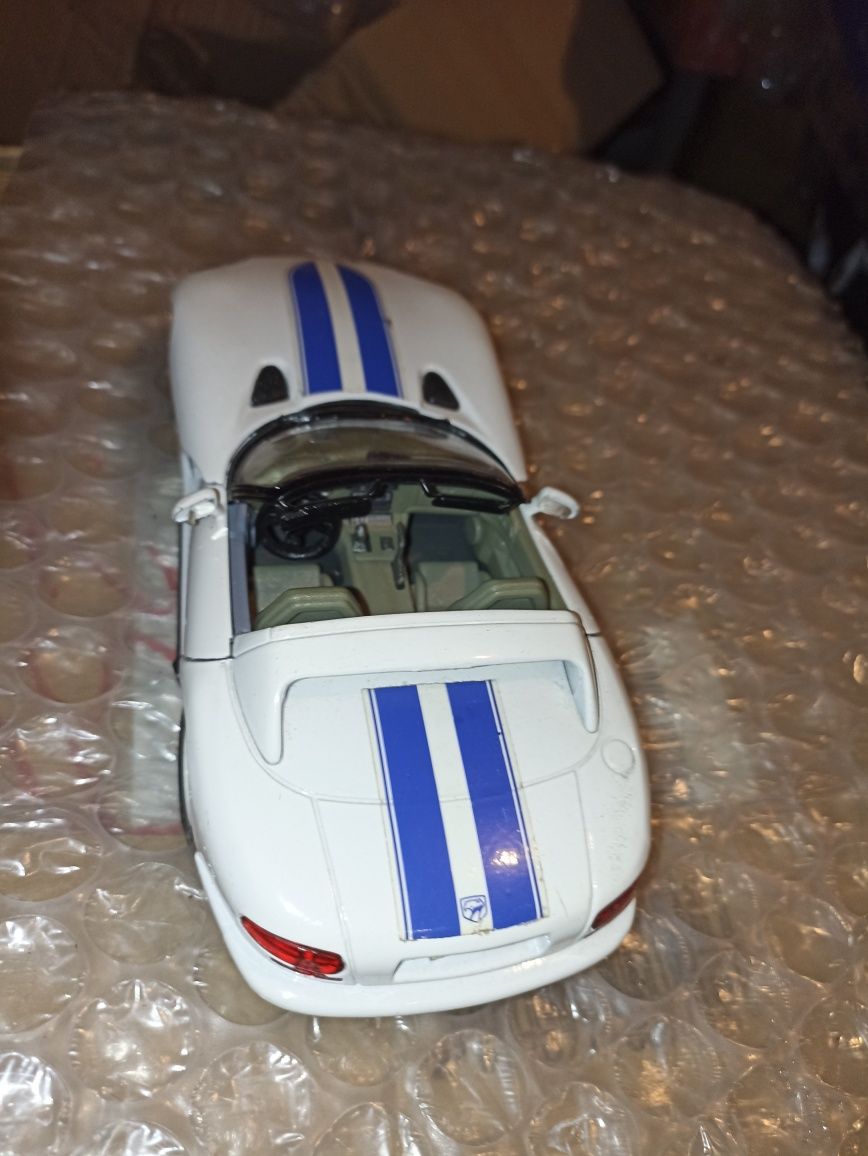 Model Dodge Viper Bburago 1:24