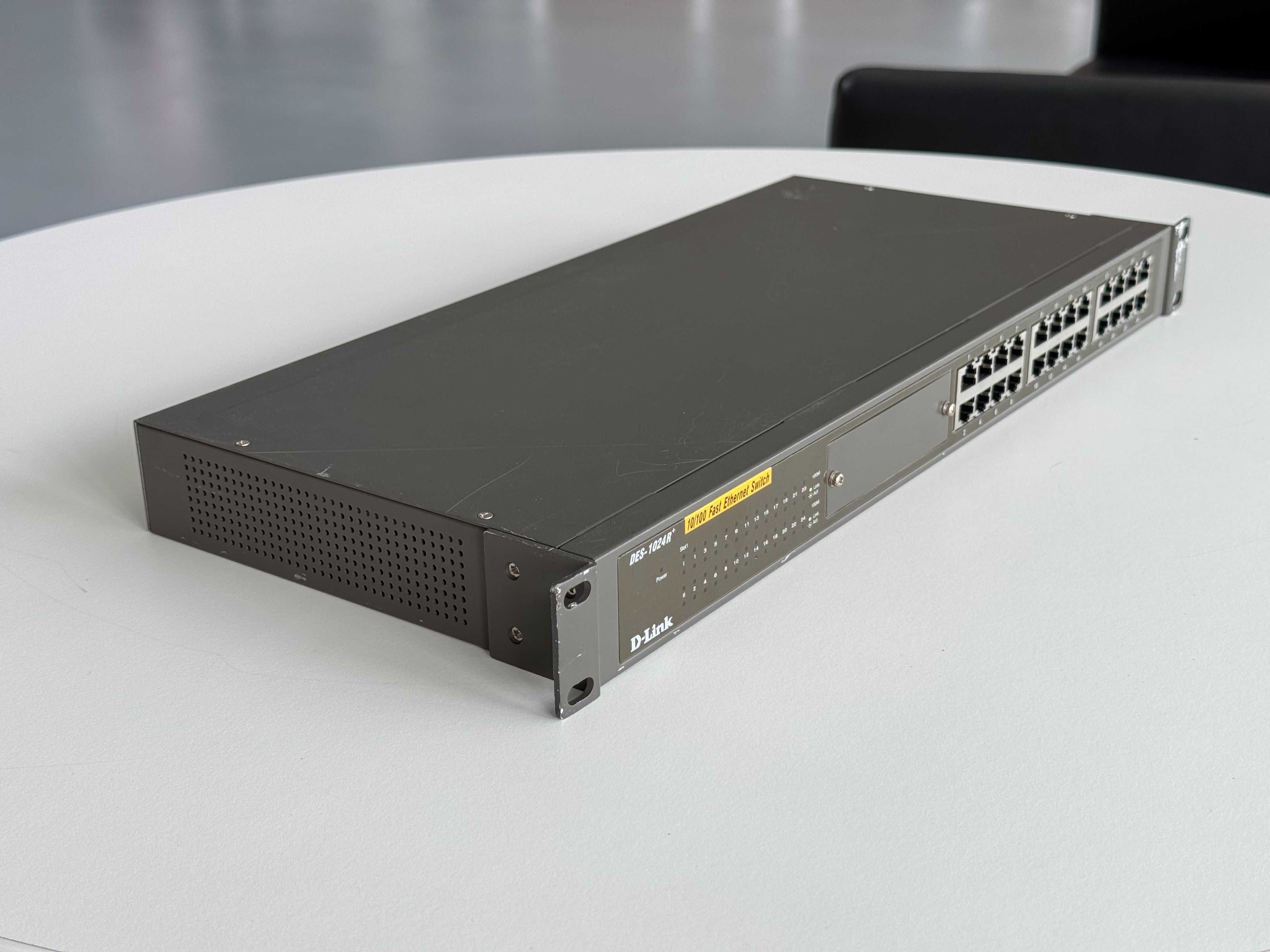 SWITCH D-Link (DES-1024R+) - 24 portas - Layer 2