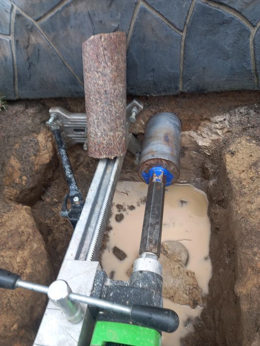 Алмазне буріння (свердління) отворів в бетоні, цеглі, камені