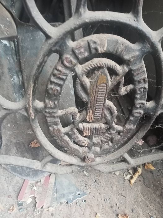 Продам швейную машину SINGER.