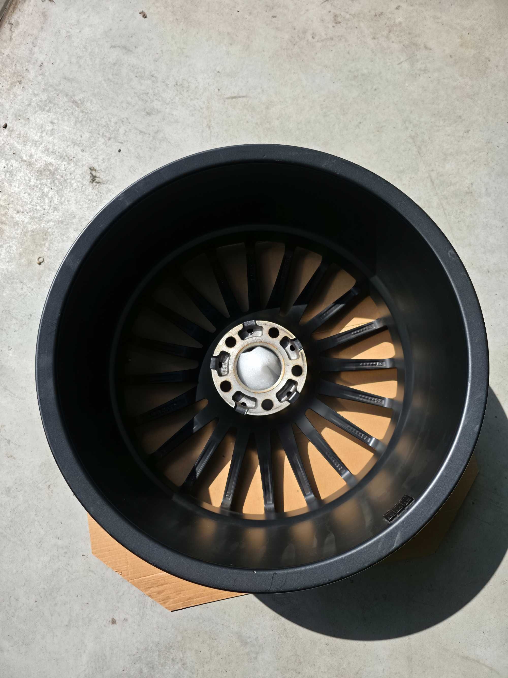 Felga alu - Carmani Karl 24 BM 18'' 5X112 ET45 - USZKODZONY RANT