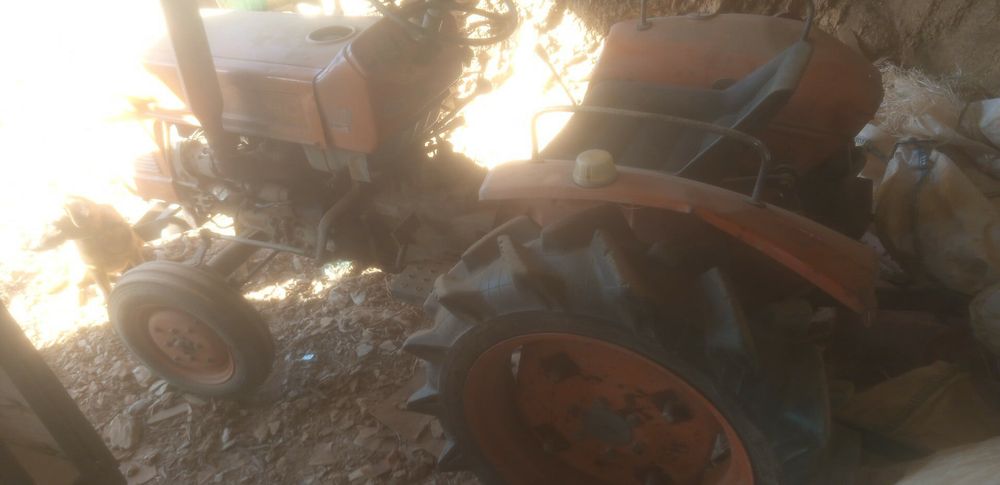 Vendo ou troco trator Kubota l1500