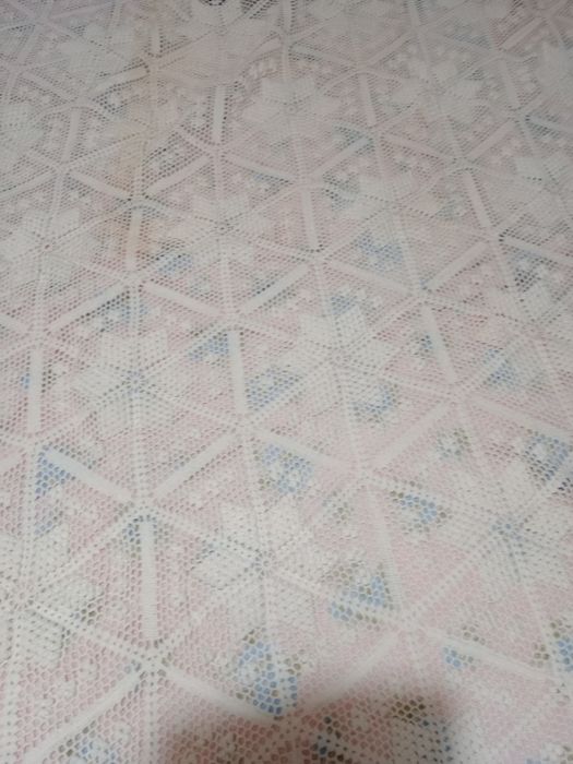 7 Colchas feitas á mão em crochê linha branca e uma de lã cor verde