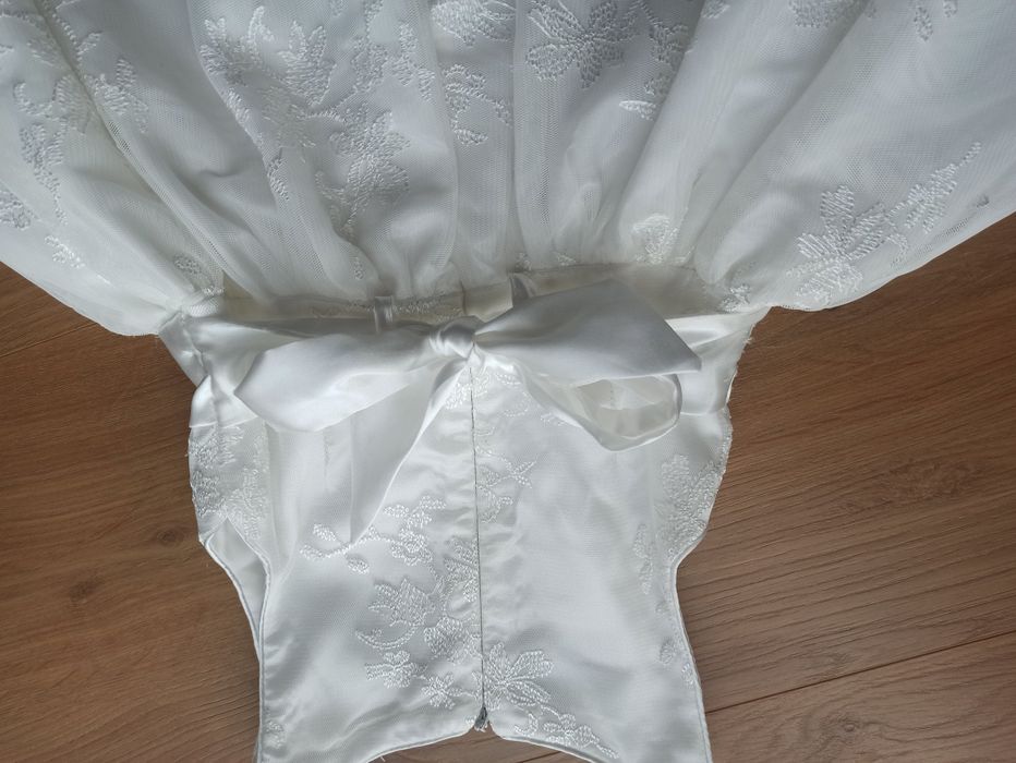 Biała elegancka sukienka dla dziewczynki rozmiar 98 smyk