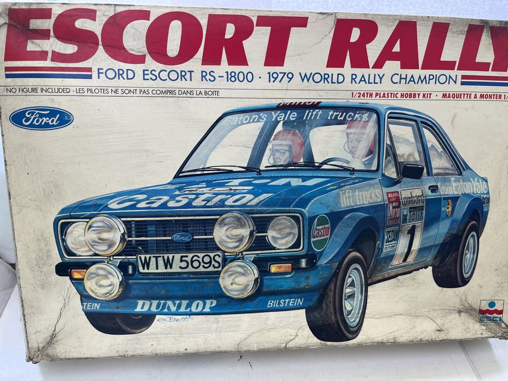 Model samochodu w skali 1:24 ESCI Tamiya Revell Ford Escort