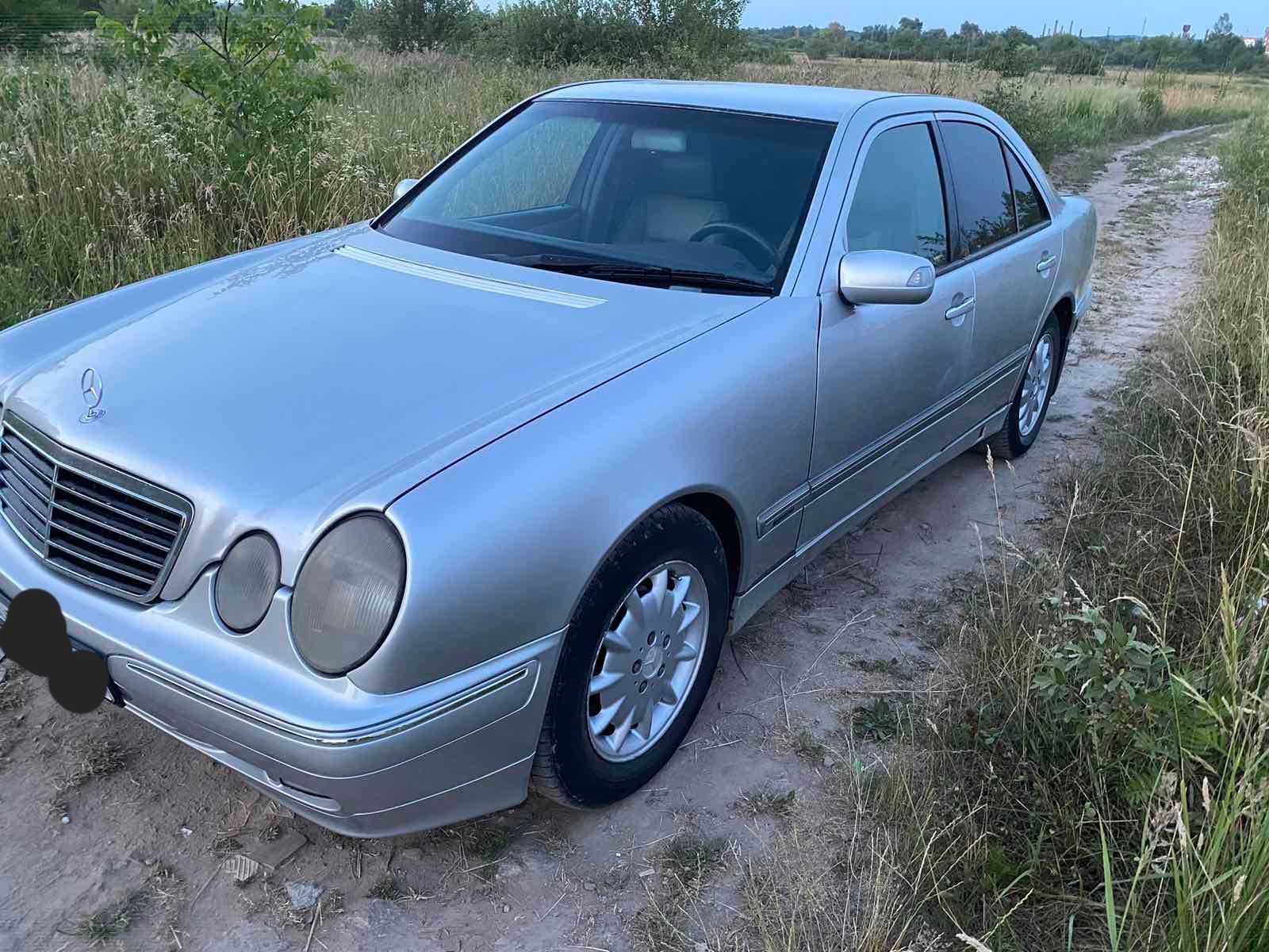 Mercedes E-Class E220