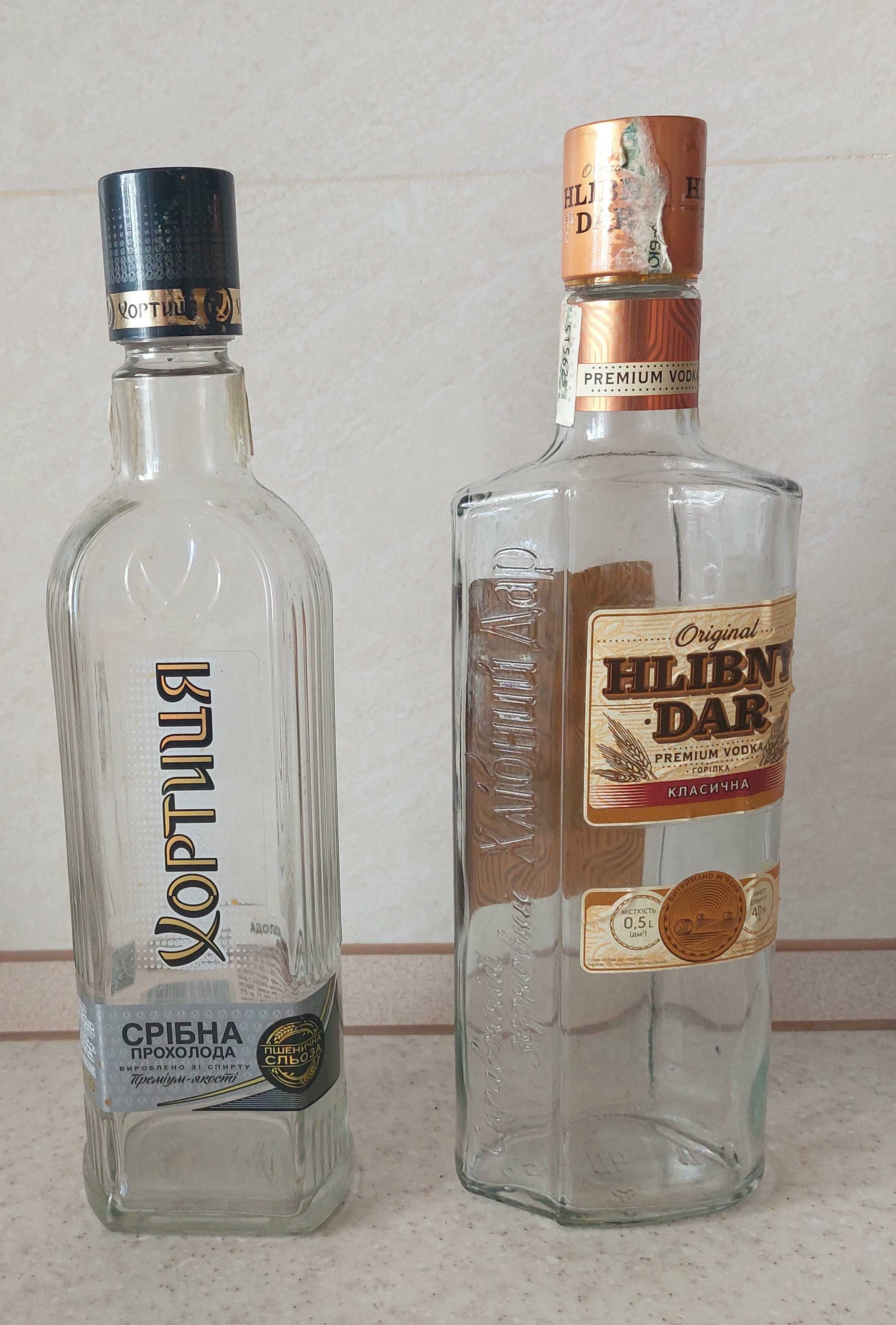Стеклянные бутылки разнообразных форм для рукоделия и консервирования