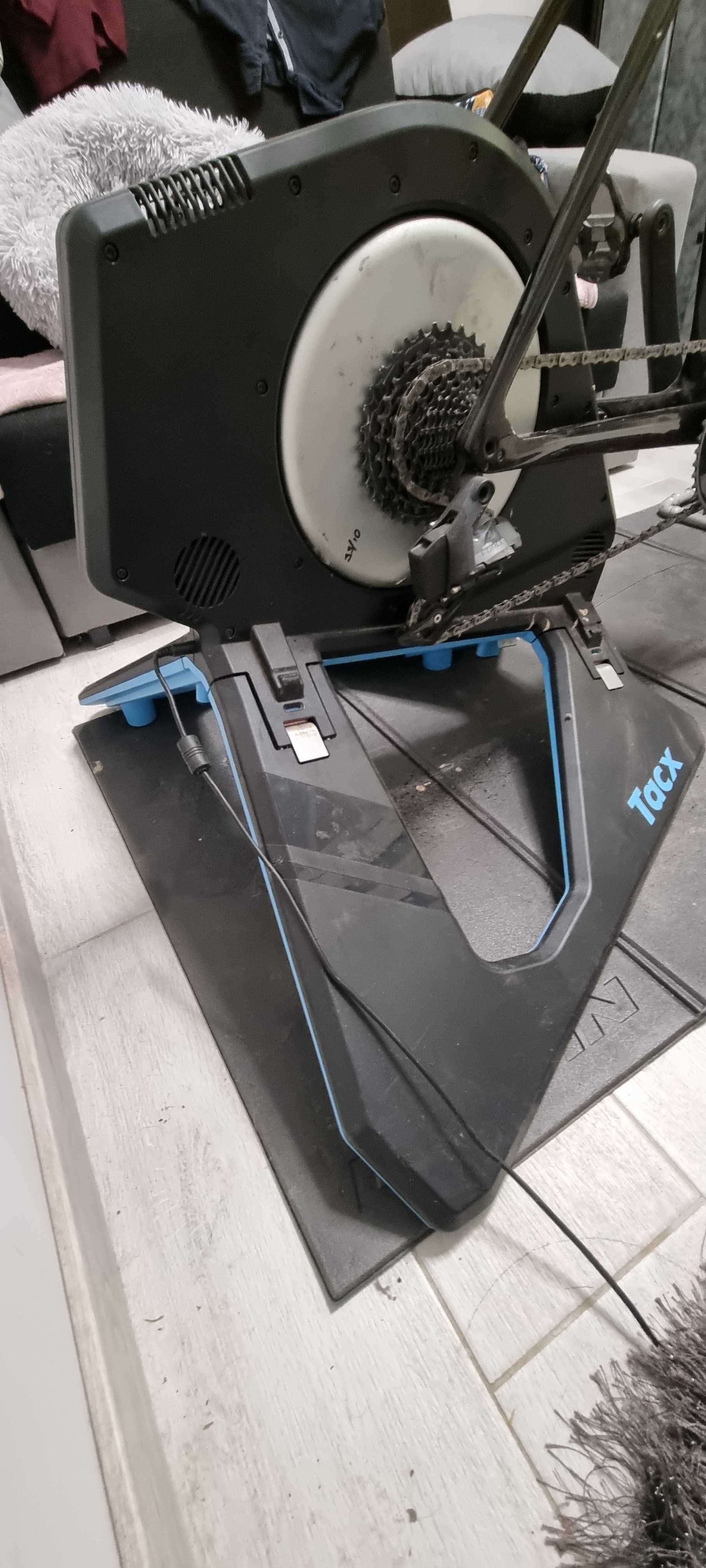 Sprzedam Trenażer TACX NEO 2T Smart