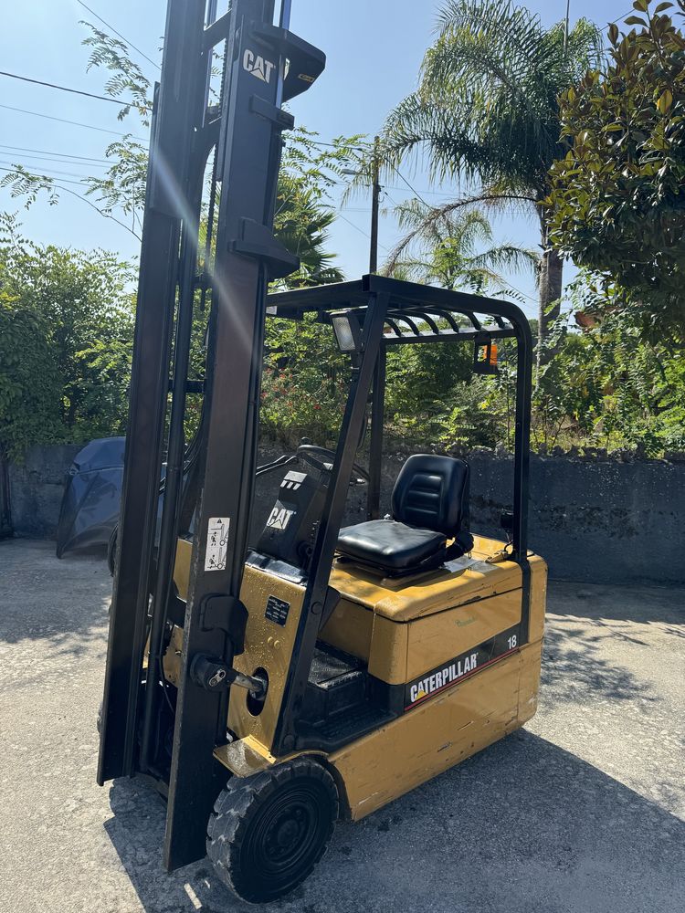 Empilhador eletrico cat 1800kg