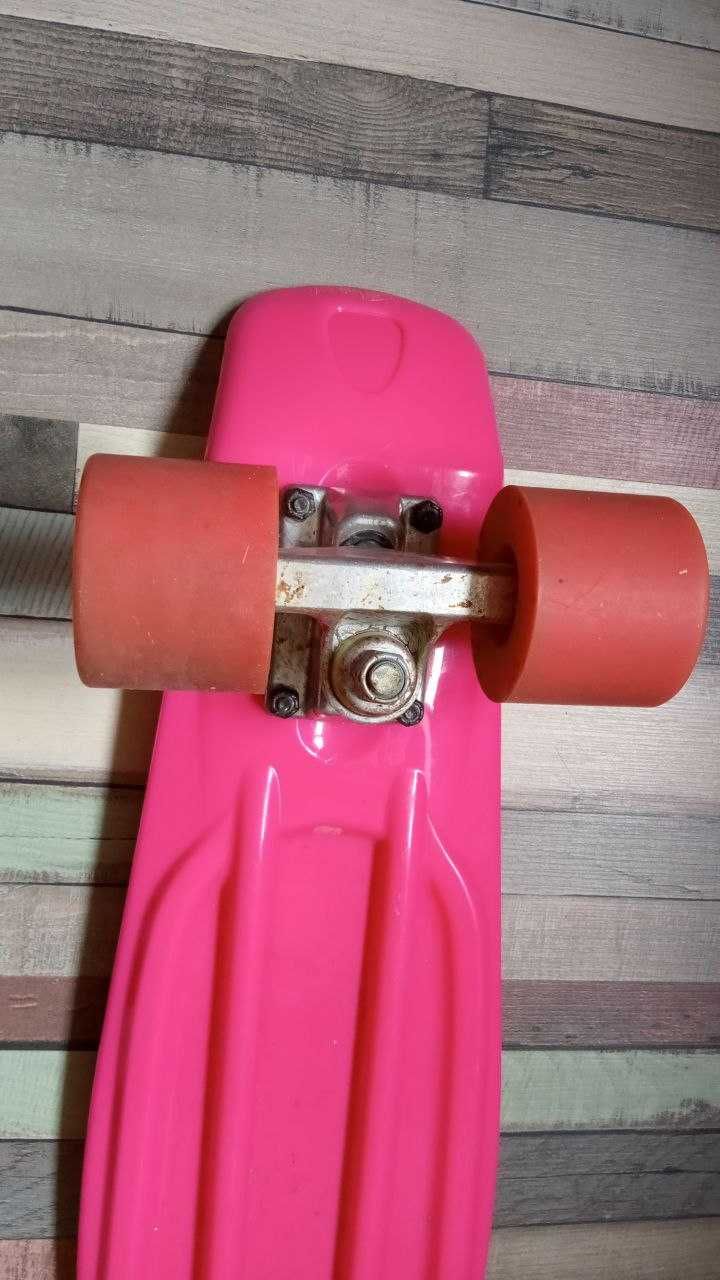 Скейтборд рожевого кольору