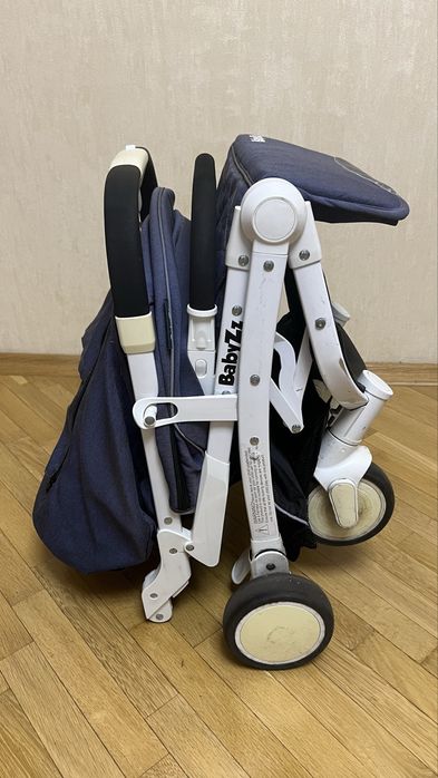 Коляска прогулянкова дуже зручна і легка в гарному стані BabyZZ