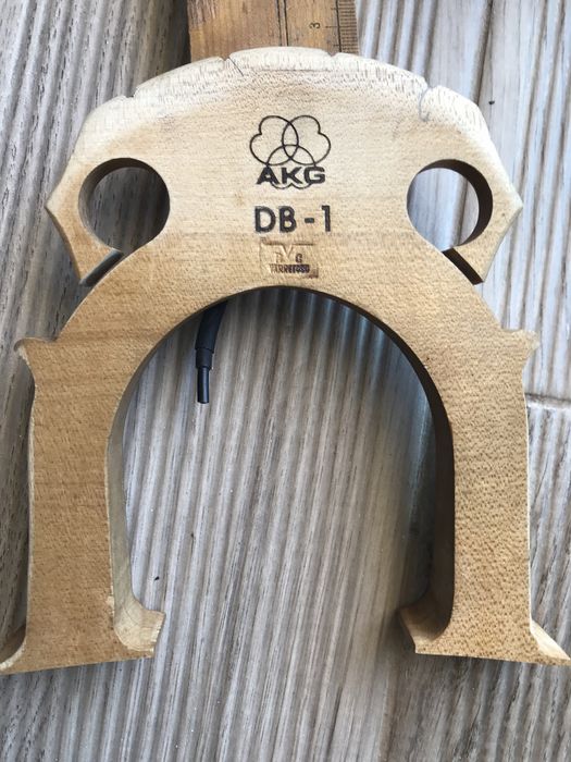 Akg Db1 cavalete para  contrabaixo